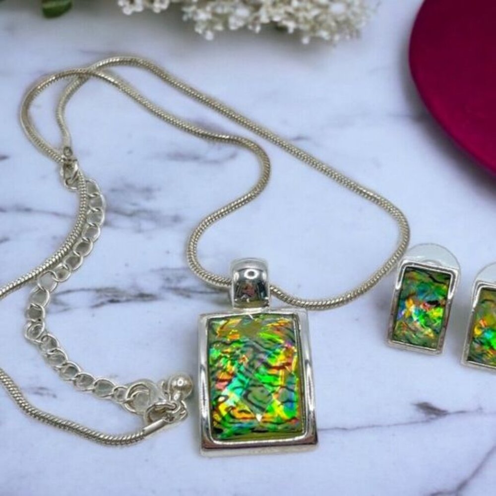 KENNETH COLE Faceted Green Iridescent  Necklace and Earrings Demi-Parure